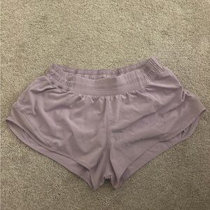 Lululemon size 4 2.5’ hotty hot shorts